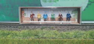 Merten MBOX859 - Set personaggini seduti con panchina